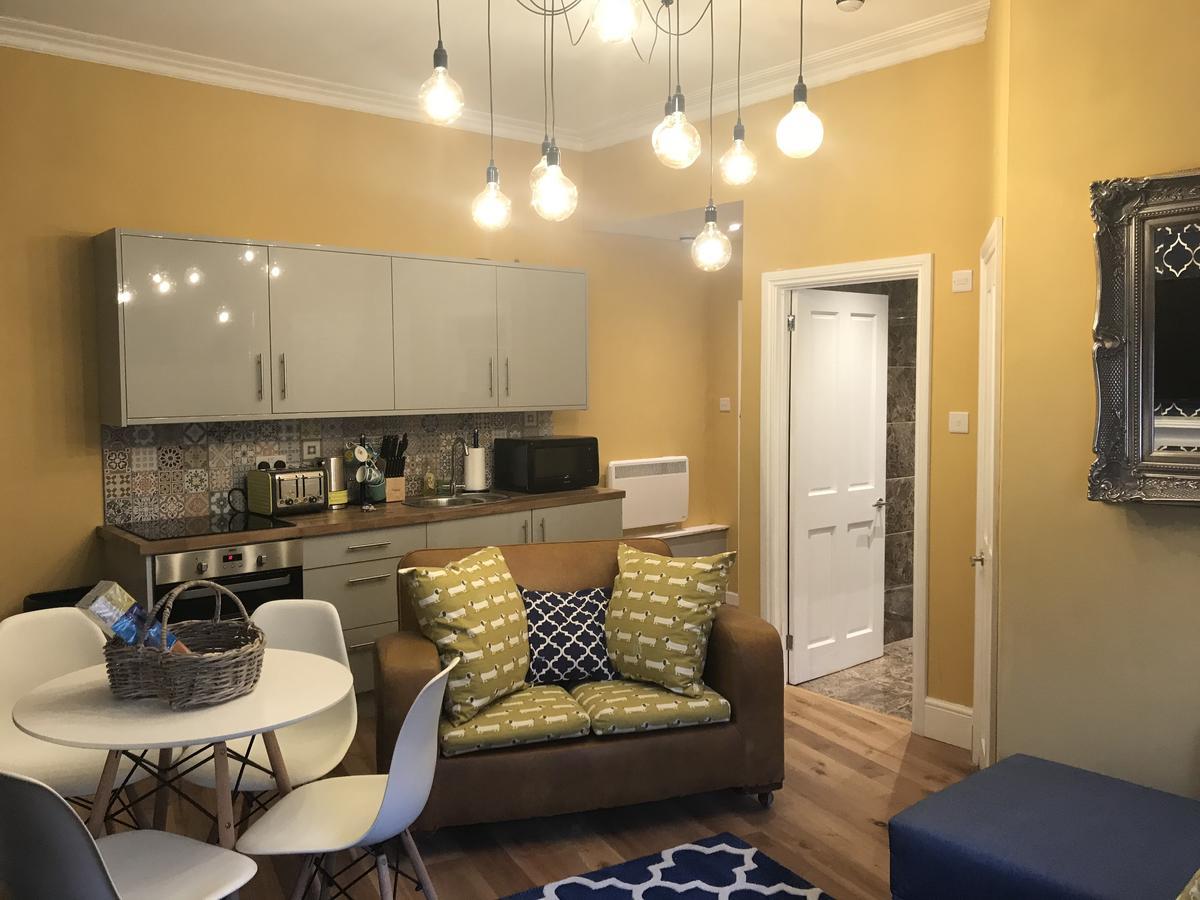Central City Pad One Bedroom Plus Double Sofabed บาธ ภายนอก รูปภาพ
