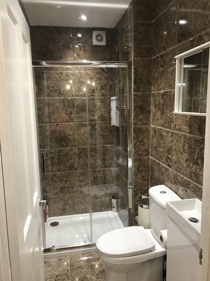 Central City Pad One Bedroom Plus Double Sofabed บาธ ภายนอก รูปภาพ